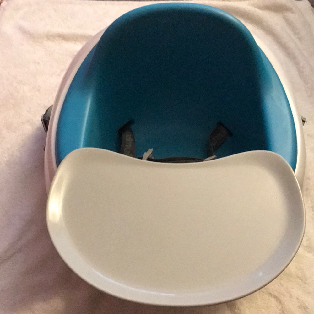 Bumbo seat with tray and removable foam seat